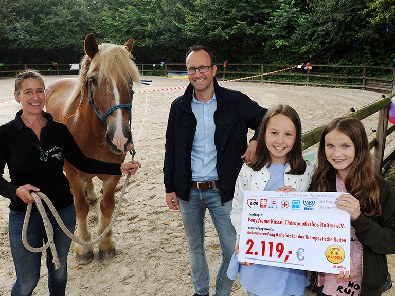 Hilfe für die Parität: Therapeutisches Reiten im Ponydrome Kassel – auch dank der GlücksSpirale