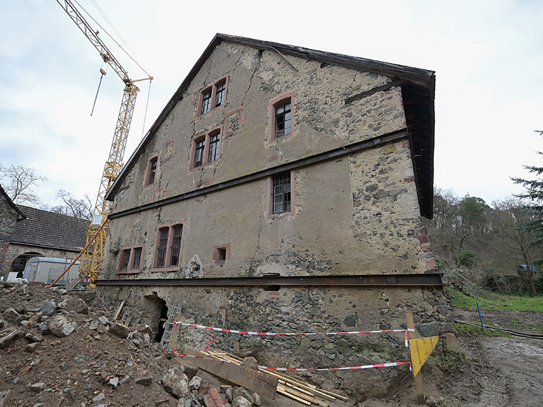 Derzeit massiv geschädigt: die Eberstädter Koppenmühle. Dank der GlücksSpirale soll sich das ändern.